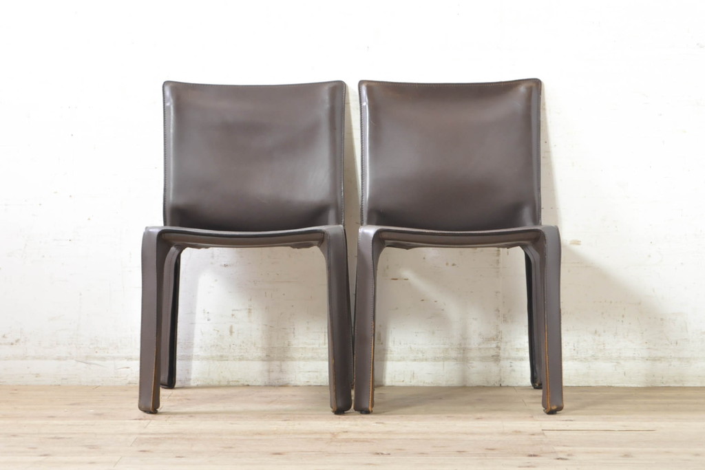 中古　Cassina(カッシーナ)　412　CAB(キャブ)　MARIO BELLINI(マリオベリーニ)　シンプルモダンな空間づくりに活躍するアームレスチェア2脚セット(ダイニングチェア、椅子、イス)(定価2脚で約52万8千円)(R-073991)