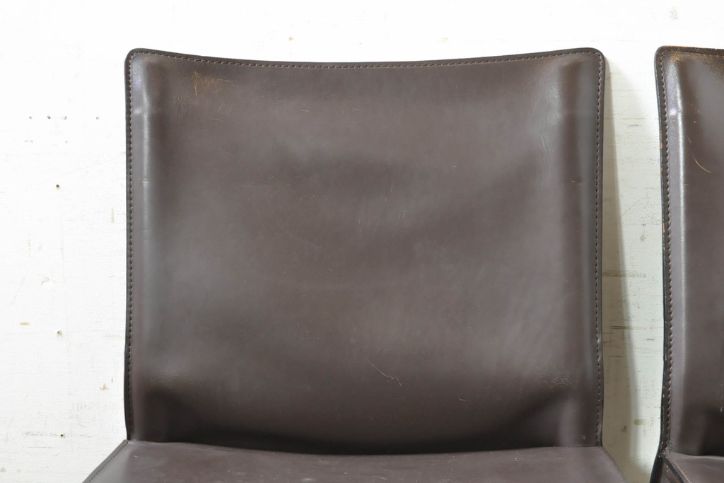 中古　Cassina(カッシーナ)　412　CAB(キャブ)　MARIO BELLINI(マリオベリーニ)　シンプルモダンな空間づくりに活躍するアームレスチェア2脚セット(ダイニングチェア、椅子、イス)(定価2脚で約52万8千円)(R-073991)