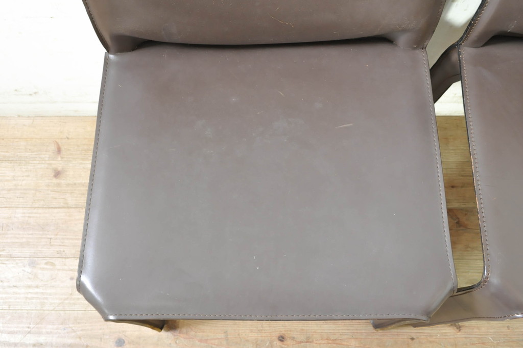 中古　Cassina(カッシーナ)　412　CAB(キャブ)　MARIO BELLINI(マリオベリーニ)　シンプルモダンな空間づくりに活躍するアームレスチェア2脚セット(ダイニングチェア、椅子、イス)(定価2脚で約52万8千円)(R-073991)