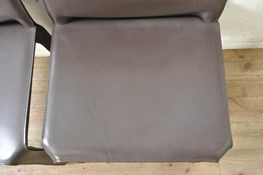 中古　Cassina(カッシーナ)　412　CAB(キャブ)　MARIO BELLINI(マリオベリーニ)　シンプルモダンな空間づくりに活躍するアームレスチェア2脚セット(ダイニングチェア、椅子、イス)(定価2脚で約52万8千円)(R-073991)