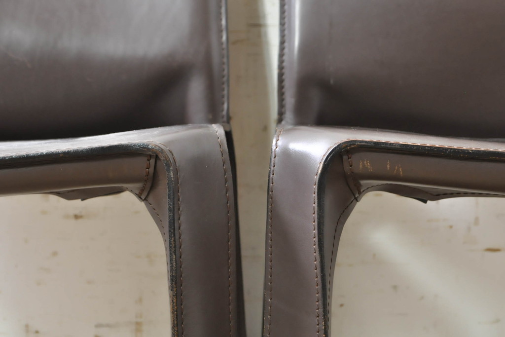 中古　Cassina(カッシーナ)　412　CAB(キャブ)　MARIO BELLINI(マリオベリーニ)　シンプルモダンな空間づくりに活躍するアームレスチェア2脚セット(ダイニングチェア、椅子、イス)(定価2脚で約52万8千円)(R-073991)