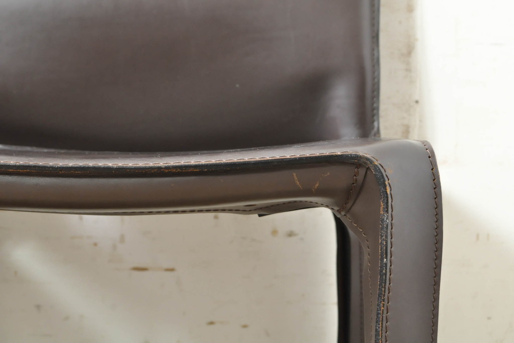 中古　Cassina(カッシーナ)　412　CAB(キャブ)　MARIO BELLINI(マリオベリーニ)　シンプルモダンな空間づくりに活躍するアームレスチェア2脚セット(ダイニングチェア、椅子、イス)(定価2脚で約52万8千円)(R-073991)