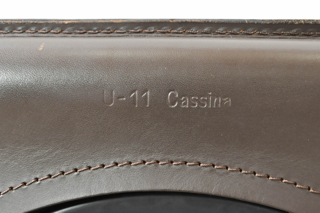 中古　Cassina(カッシーナ)　412　CAB(キャブ)　MARIO BELLINI(マリオベリーニ)　シンプルモダンな空間づくりに活躍するアームレスチェア2脚セット(ダイニングチェア、椅子、イス)(定価2脚で約52万8千円)(R-073991)