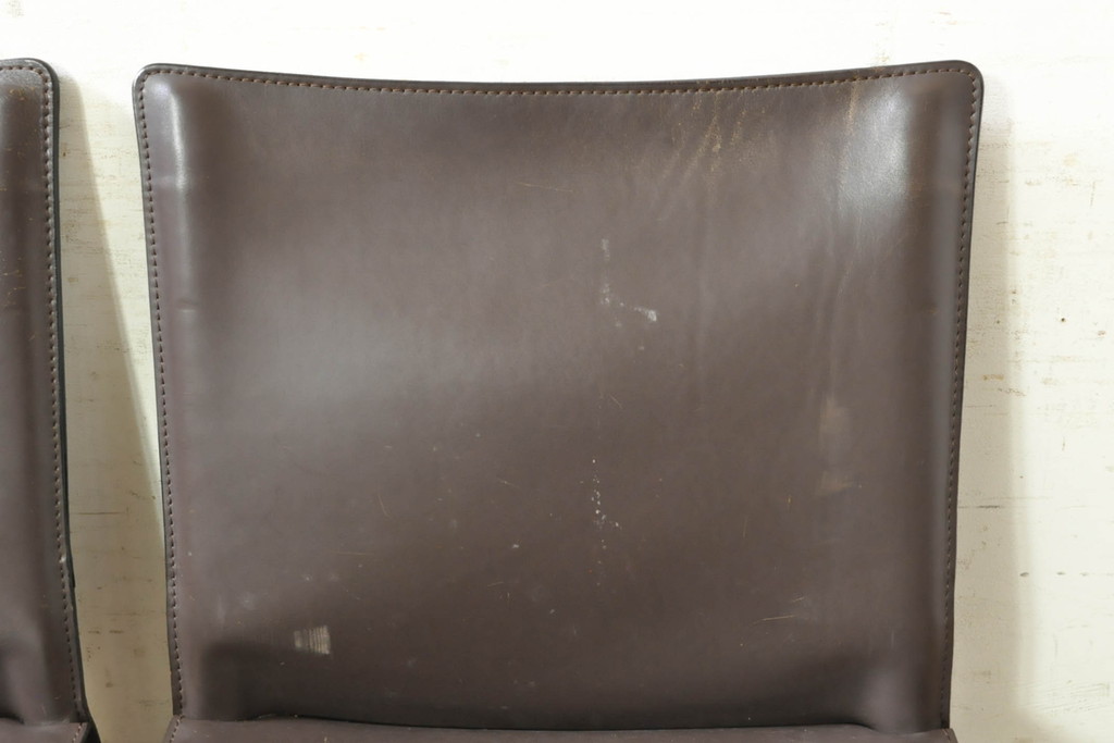 中古　Cassina(カッシーナ)　412　CAB(キャブ)　MARIO BELLINI(マリオベリーニ)　シンプルモダンな空間づくりに活躍するアームレスチェア2脚セット(ダイニングチェア、椅子、イス)(定価2脚で約52万8千円)(R-073993)