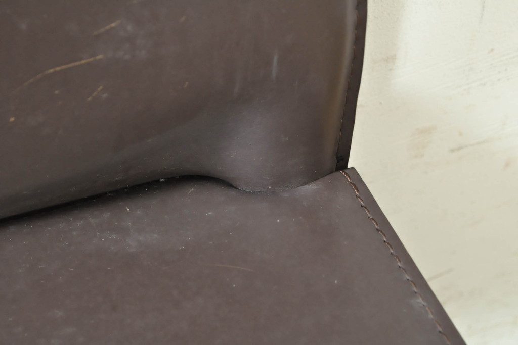 中古　Cassina(カッシーナ)　412　CAB(キャブ)　MARIO BELLINI(マリオベリーニ)　シンプルモダンな空間づくりに活躍するアームレスチェア2脚セット(ダイニングチェア、椅子、イス)(定価2脚で約52万8千円)(R-073993)