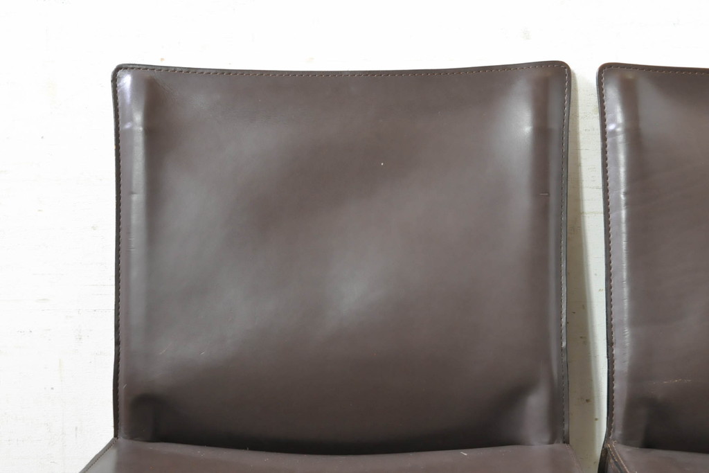 中古　Cassina(カッシーナ)　412　CAB(キャブ)　MARIO BELLINI(マリオベリーニ)　シンプルモダンな空間づくりに活躍するアームレスチェア2脚セット(ダイニングチェア、椅子、イス)(定価2脚で約52万8千円)(R-073994)