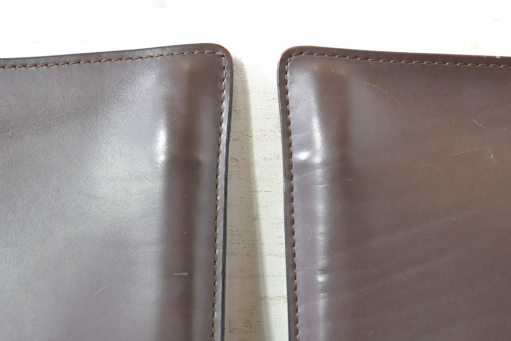 中古　Cassina(カッシーナ)　412　CAB(キャブ)　MARIO BELLINI(マリオベリーニ)　シンプルモダンな空間づくりに活躍するアームレスチェア2脚セット(ダイニングチェア、椅子、イス)(定価2脚で約52万8千円)(R-073994)