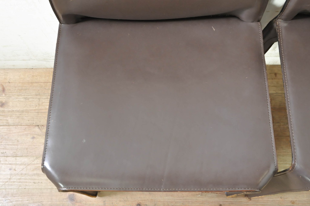 中古　Cassina(カッシーナ)　412　CAB(キャブ)　MARIO BELLINI(マリオベリーニ)　シンプルモダンな空間づくりに活躍するアームレスチェア2脚セット(ダイニングチェア、椅子、イス)(定価2脚で約52万8千円)(R-073994)