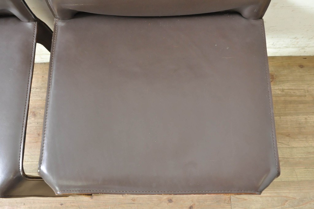 中古　Cassina(カッシーナ)　412　CAB(キャブ)　MARIO BELLINI(マリオベリーニ)　シンプルモダンな空間づくりに活躍するアームレスチェア2脚セット(ダイニングチェア、椅子、イス)(定価2脚で約52万8千円)(R-073994)