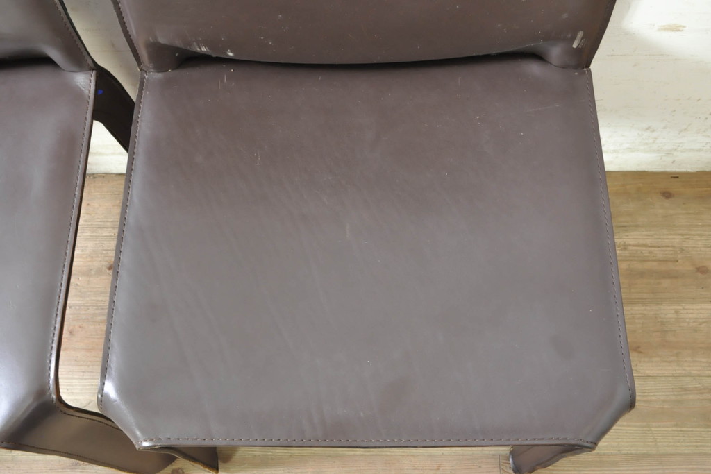 中古　Cassina(カッシーナ)　412　CAB(キャブ)　MARIO BELLINI(マリオベリーニ)　シンプルモダンな空間づくりに活躍するアームレスチェア2脚セット(ダイニングチェア、椅子、イス)(定価2脚で約52万8千円)(R-073995)