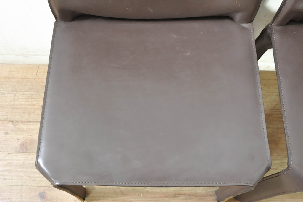 中古　Cassina(カッシーナ)　412　CAB(キャブ)　MARIO BELLINI(マリオベリーニ)　シンプルモダンな空間づくりに活躍するアームレスチェア2脚セット(ダイニングチェア、椅子、イス)(定価2脚で約52万8千円)(R-073996)
