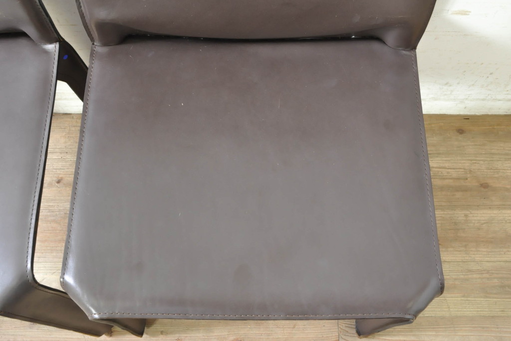 中古　Cassina(カッシーナ)　412　CAB(キャブ)　MARIO BELLINI(マリオベリーニ)　シンプルモダンな空間づくりに活躍するアームレスチェア2脚セット(ダイニングチェア、椅子、イス)(定価2脚で約52万8千円)(R-073996)