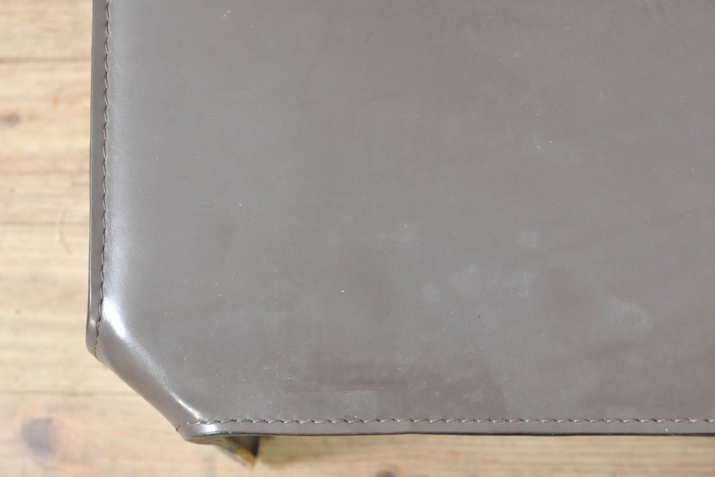 中古　Cassina(カッシーナ)　412　CAB(キャブ)　MARIO BELLINI(マリオベリーニ)　シンプルモダンな空間づくりに活躍するアームレスチェア2脚セット(ダイニングチェア、椅子、イス)(定価2脚で約52万8千円)(R-073996)