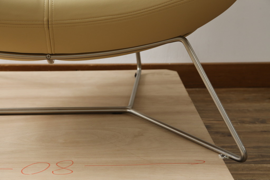 中古　美品　BoConcept(ボーコンセプト)　SQUILLA(スキラ)　インテリアのアクセントになる本革ラウンジチェア(レザー、1Pソファ、一人掛け、1人掛け、椅子、イス、北欧)(R-082840)