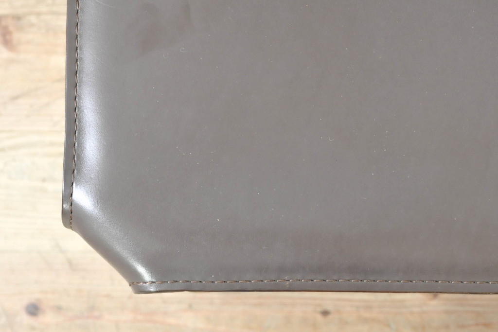 中古　Cassina(カッシーナ)　412　CAB(キャブ)　MARIO BELLINI(マリオベリーニ)　シンプルモダンな空間づくりに活躍するアームレスチェア(ダイニングチェア、椅子、イス)(定価約26万4千円)(R-074311)