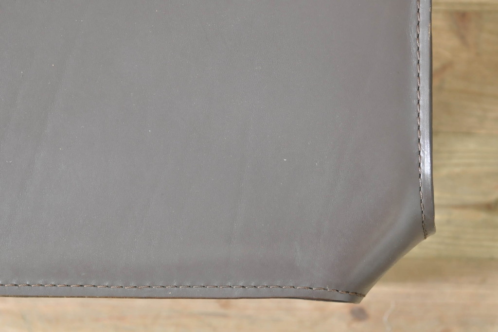 中古　Cassina(カッシーナ)　412　CAB(キャブ)　MARIO BELLINI(マリオベリーニ)　シンプルモダンな空間づくりに活躍するアームレスチェア(ダイニングチェア、椅子、イス)(定価約26万4千円)(R-074311)