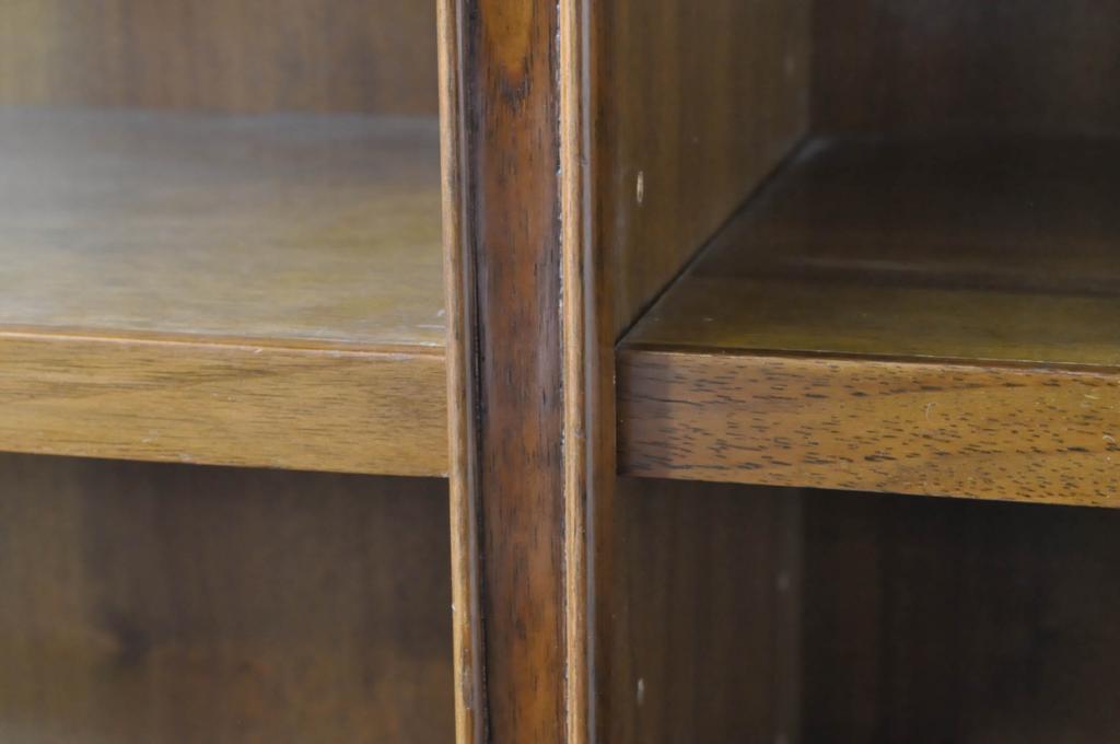 イギリスアンティーク　希少デザイン　ウォールナット材　猫脚オープンラック　クラシカルな佇まいが魅力的なキャビネット(ディスプレイ棚、食器棚、飾り棚、収納棚、戸棚、店舗什器、英国)(R-067678)