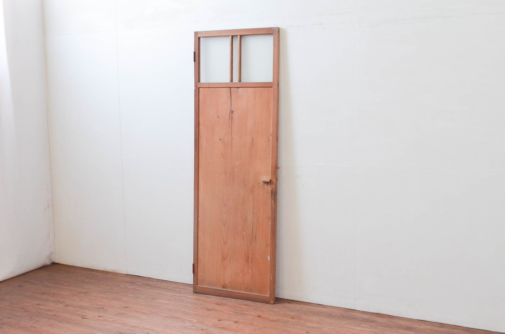 アンティーク建具　どこか懐かしさを感じる幅狭板戸扉1枚(ドア、木製扉)(R-076255)