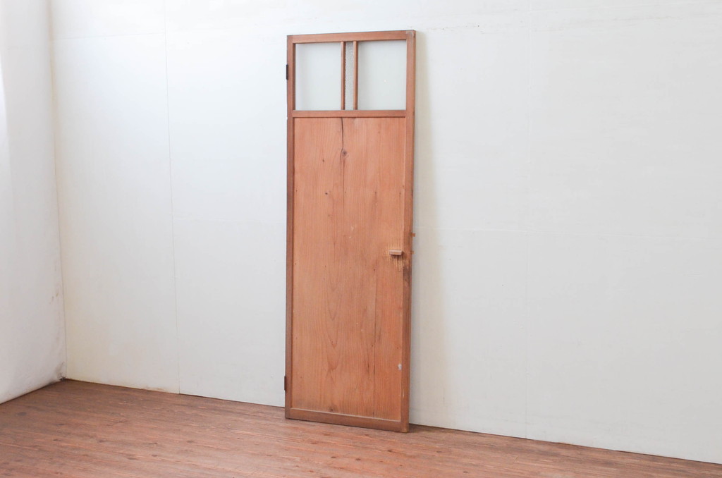 アンティーク建具　どこか懐かしさを感じる幅狭板戸扉1枚(ドア、木製扉)(R-076255)