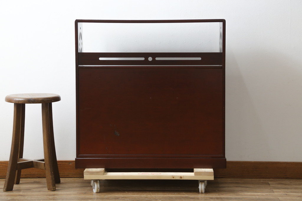 中古　美品　高級品!!　伝統工芸　箱根細工(寄木細工)　麻の葉文様が美しい茶棚(茶箪笥、茶タンス、収納棚、飾り棚、戸棚、サイドボード)(定価推定約60万円)(R-082852)