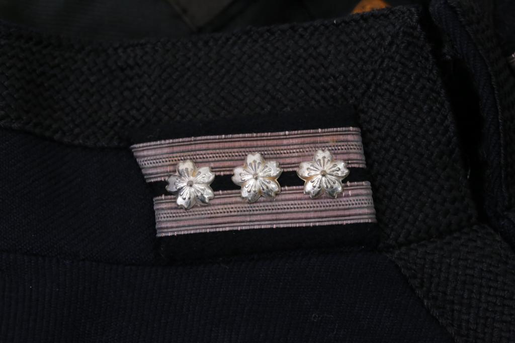 旧日本海軍大佐・一種軍服(襟章付)(R-017114)