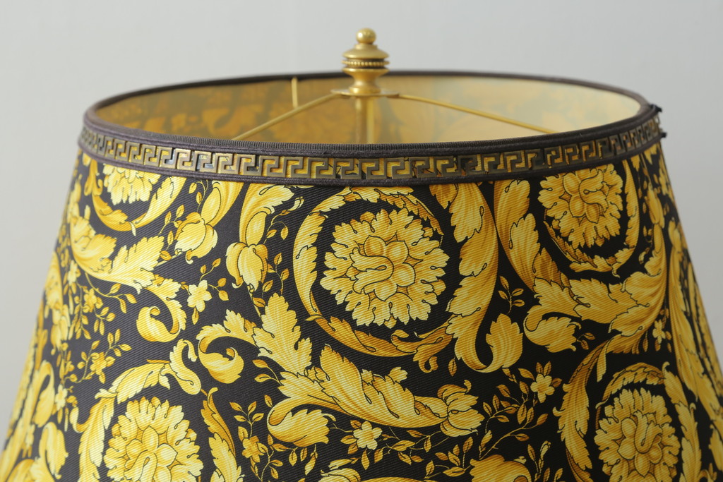 中古　EURO CASA(ユーロカーサ)取り扱い　最高級　VERSACE HOME(ヴェルサーチホーム)　MEDUSA(メデューサ)　ゴージャスな空間を演出するテーブルランプ(卓上照明、テーブルライト、デスクスタンド、スタンドライト)(R-075973)