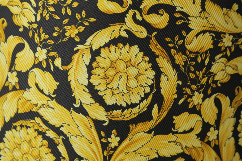 中古　EURO CASA(ユーロカーサ)取り扱い　最高級　VERSACE HOME(ヴェルサーチホーム)　MEDUSA(メデューサ)　ゴージャスな空間を演出するテーブルランプ(卓上照明、テーブルライト、デスクスタンド、スタンドライト)(R-075973)