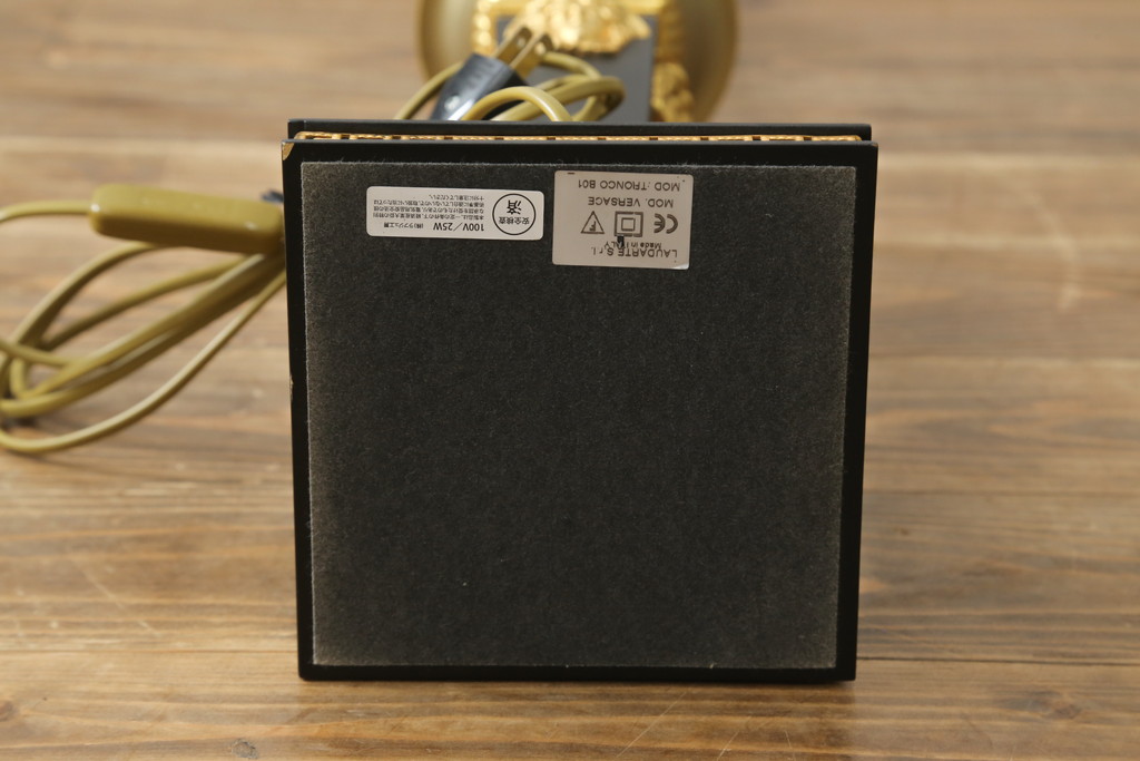 中古　EURO CASA(ユーロカーサ)取り扱い　最高級　VERSACE HOME(ヴェルサーチホーム)　MEDUSA(メデューサ)　ゴージャスな空間を演出するテーブルランプ(卓上照明、テーブルライト、デスクスタンド、スタンドライト)(R-075973)
