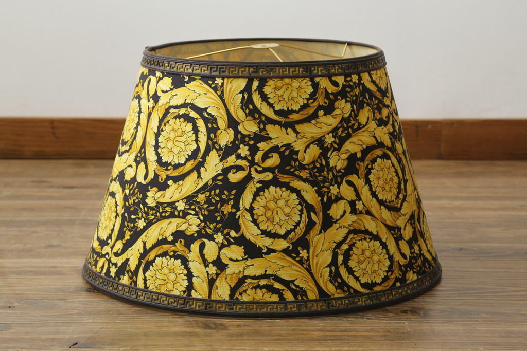中古　EURO CASA(ユーロカーサ)取り扱い　最高級　VERSACE HOME(ヴェルサーチホーム)　MEDUSA(メデューサ)　ゴージャスな空間を演出するテーブルランプ(卓上照明、テーブルライト、デスクスタンド、スタンドライト)(R-075973)