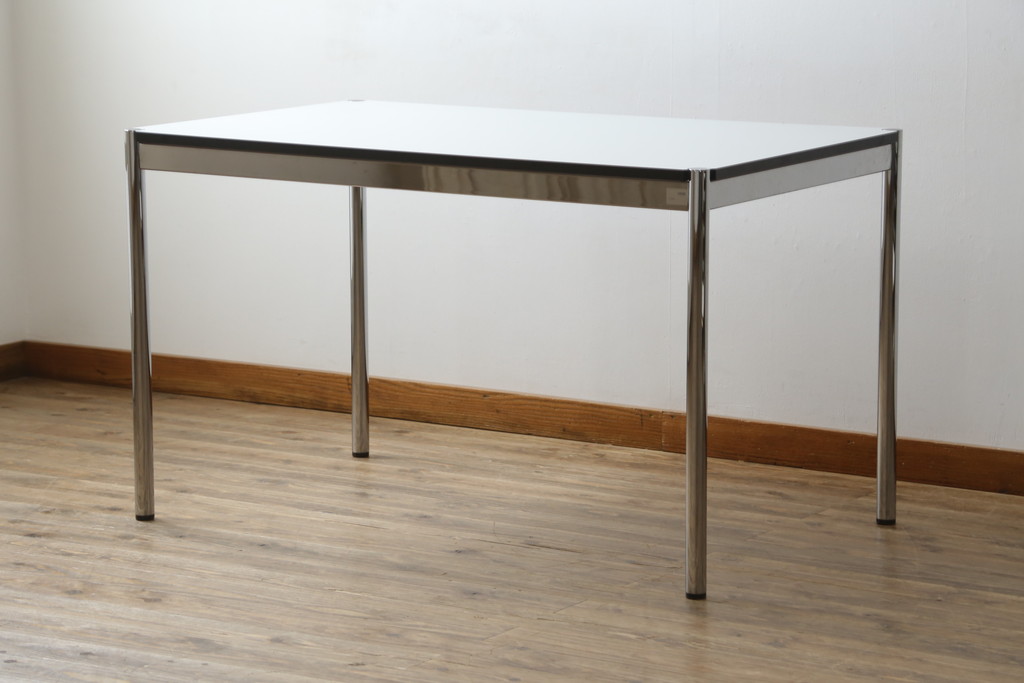 中古　USMハラー(USM Haller)　スタイリッシュなデザインがかっこいいシンプルなテーブル(ダイニングテーブル、食卓、4人掛け)(R-082632)