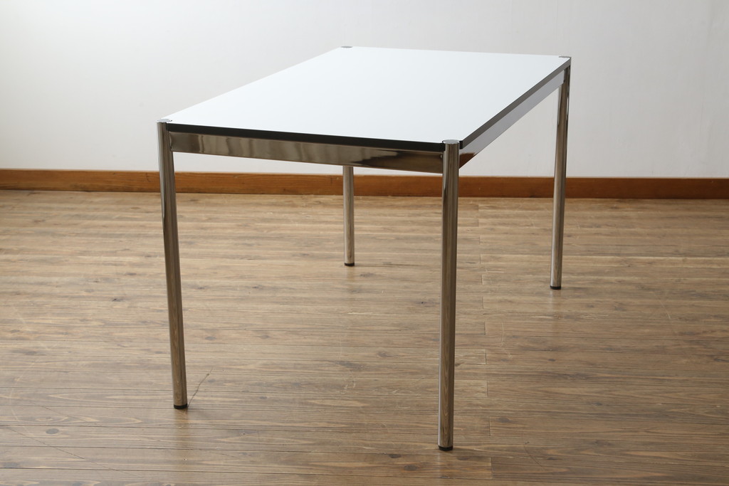 中古　USMハラー(USM Haller)　スタイリッシュなデザインがかっこいいシンプルなテーブル(ダイニングテーブル、食卓、4人掛け)(R-082632)