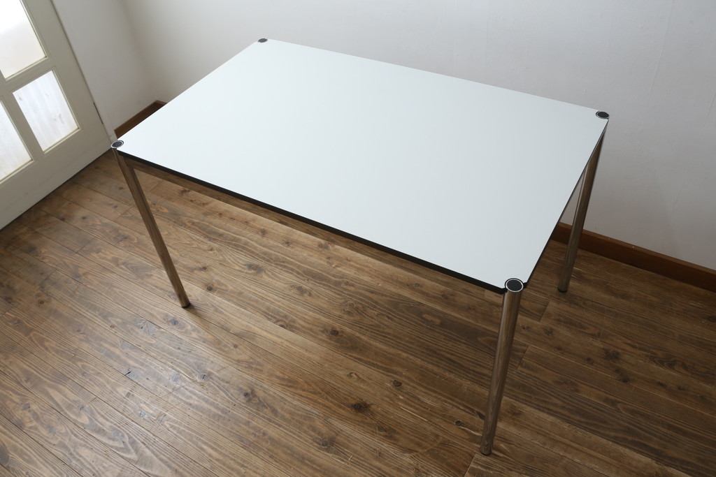 中古　USMハラー(USM Haller)　スタイリッシュなデザインがかっこいいシンプルなテーブル(ダイニングテーブル、食卓、4人掛け)(R-082632)