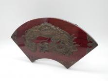 明治期　漆塗り　雲龍文　仙台箪笥の金具を使った扇型飾り(壁掛け、手打ち金具)(R-062052)