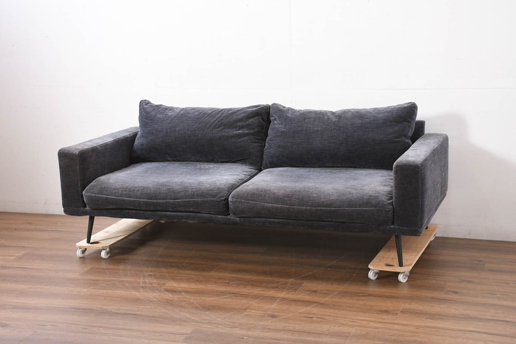 中古　美品　Boconcept(ボーコンセプト)　Carlton(カールトン)　くつろぎ空間を演出するスタイリッシュな2.5人掛けソファ(2.5P、3P、2.5人掛け、3人掛け)(定価約45万円)(R-082331)