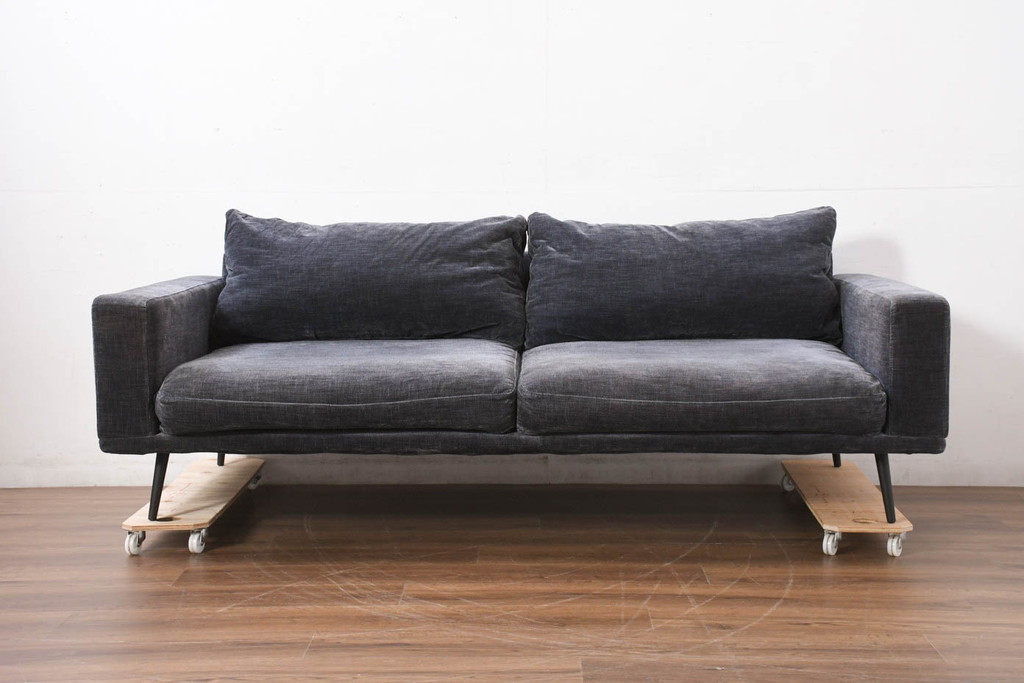中古　美品　Boconcept(ボーコンセプト)　Carlton(カールトン)　くつろぎ空間を演出するスタイリッシュな2.5人掛けソファ(2.5P、3P、2.5人掛け、3人掛け)(定価約45万円)(R-082331)