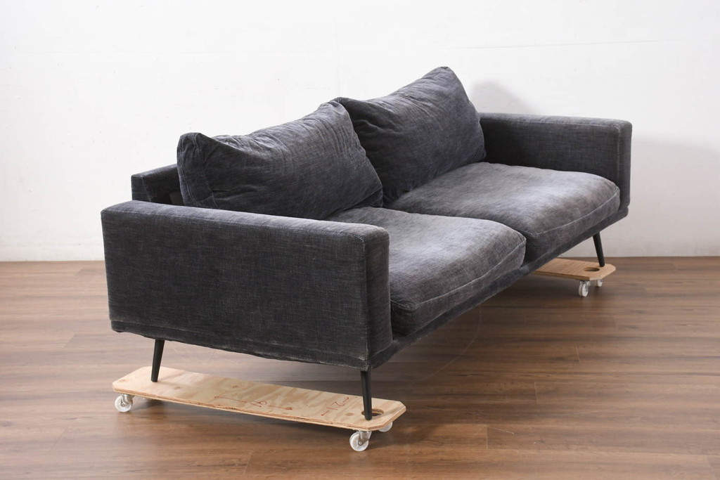 中古　美品　Boconcept(ボーコンセプト)　Carlton(カールトン)　くつろぎ空間を演出するスタイリッシュな2.5人掛けソファ(2.5P、3P、2.5人掛け、3人掛け)(定価約45万円)(R-082331)