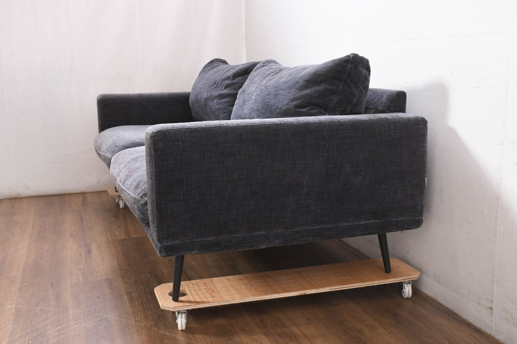 中古　美品　Boconcept(ボーコンセプト)　Carlton(カールトン)　くつろぎ空間を演出するスタイリッシュな2.5人掛けソファ(2.5P、3P、2.5人掛け、3人掛け)(定価約45万円)(R-082331)