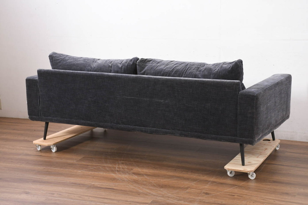 中古　美品　Boconcept(ボーコンセプト)　Carlton(カールトン)　くつろぎ空間を演出するスタイリッシュな2.5人掛けソファ(2.5P、3P、2.5人掛け、3人掛け)(定価約45万円)(R-082331)