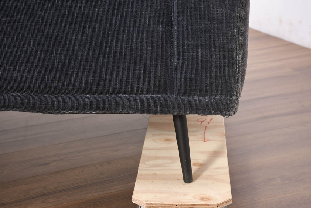 中古　美品　Boconcept(ボーコンセプト)　Carlton(カールトン)　くつろぎ空間を演出するスタイリッシュな2.5人掛けソファ(2.5P、3P、2.5人掛け、3人掛け)(定価約45万円)(R-082331)