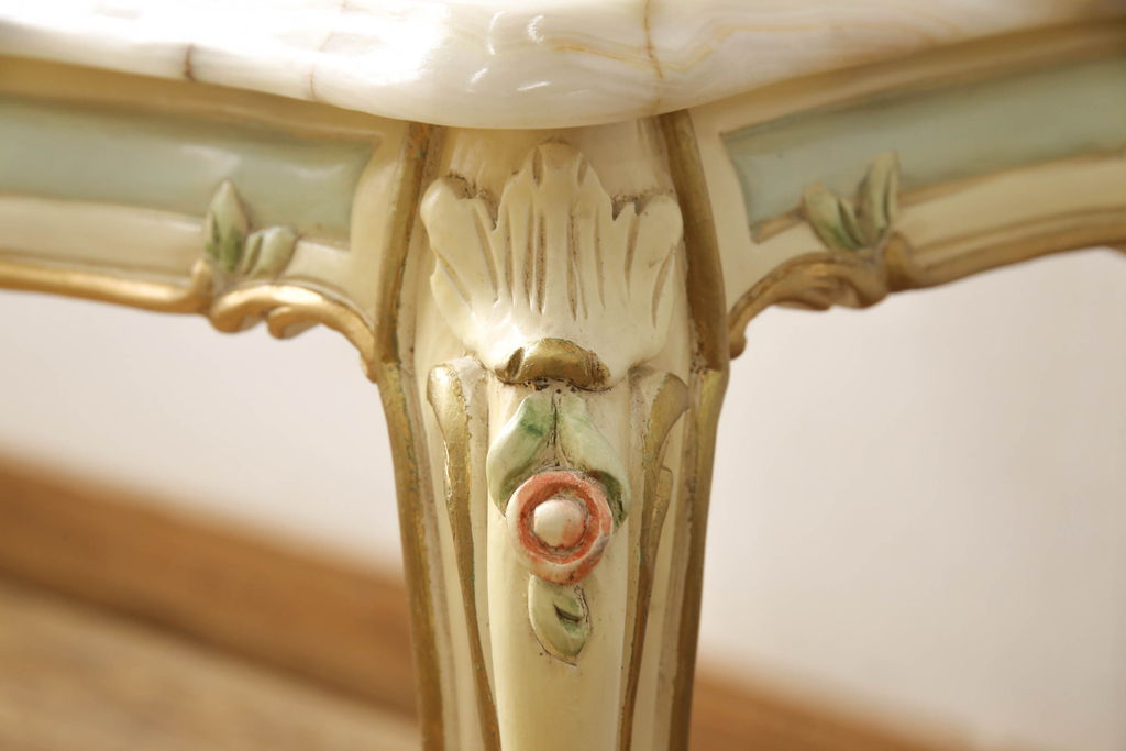 中古　イタリア高級家具　ロココ調　大理石トップのエレガントなサイドテーブル(センターテーブル、ローテーブル)(R-056242)