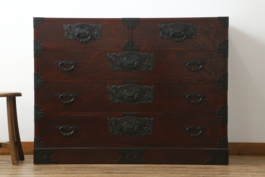 中古　美品　仙台民芸箪笥(仙台箪笥)　落ち着いた色味と美しい杢目が目を惹く漆塗りの衣装箪笥(引き出し、チェスト、和たんす、収納箪笥)(R-074554)