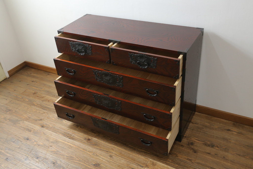 中古　美品　仙台民芸箪笥(仙台箪笥)　落ち着いた色味と美しい杢目が目を惹く漆塗りの衣装箪笥(引き出し、チェスト、和たんす、収納箪笥)(R-074554)