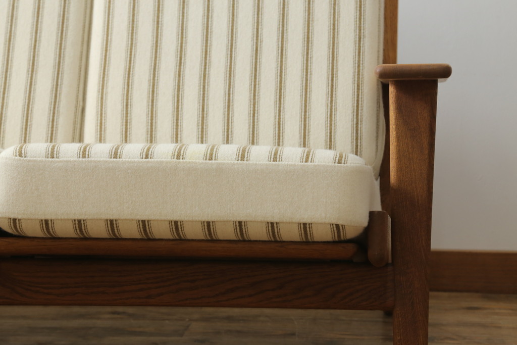 北欧ビンテージ　デンマークビンテージ　Hans J Wegner(ハンス・J・ウェグナー)　GETAMA(ゲタマ)　GE290　洗練された佇まいが目を引く3人掛けソファ(3P、三人掛け、アームソファ、トリプルソファ、3シーター、北欧、ヴィンテージ)(R-068271)