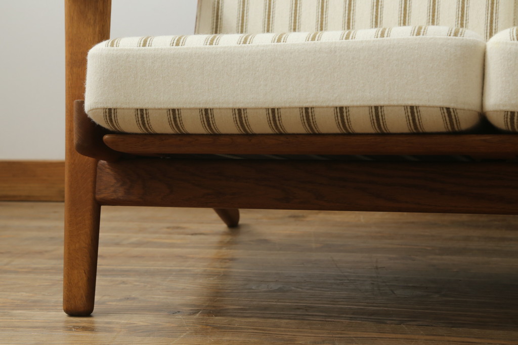 北欧ビンテージ　デンマークビンテージ　Hans J Wegner(ハンス・J・ウェグナー)　GETAMA(ゲタマ)　GE290　洗練された佇まいが目を引く3人掛けソファ(3P、三人掛け、アームソファ、トリプルソファ、3シーター、北欧、ヴィンテージ)(R-068271)
