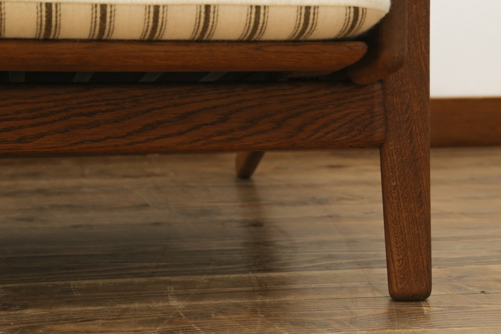 北欧ビンテージ　デンマークビンテージ　Hans J Wegner(ハンス・J・ウェグナー)　GETAMA(ゲタマ)　GE290　洗練された佇まいが目を引く3人掛けソファ(3P、三人掛け、アームソファ、トリプルソファ、3シーター、北欧、ヴィンテージ)(R-068271)
