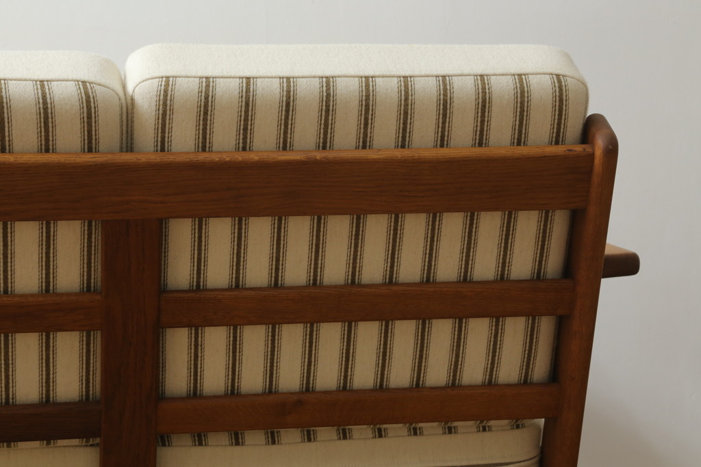 北欧ビンテージ　デンマークビンテージ　Hans J Wegner(ハンス・J・ウェグナー)　GETAMA(ゲタマ)　GE290　洗練された佇まいが目を引く3人掛けソファ(3P、三人掛け、アームソファ、トリプルソファ、3シーター、北欧、ヴィンテージ)(R-068271)