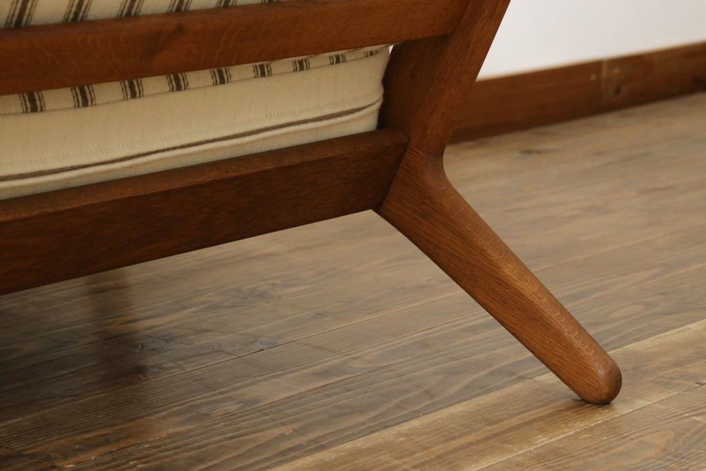 北欧ビンテージ　デンマークビンテージ　Hans J Wegner(ハンス・J・ウェグナー)　GETAMA(ゲタマ)　GE290　洗練された佇まいが目を引く3人掛けソファ(3P、三人掛け、アームソファ、トリプルソファ、3シーター、北欧、ヴィンテージ)(R-068271)