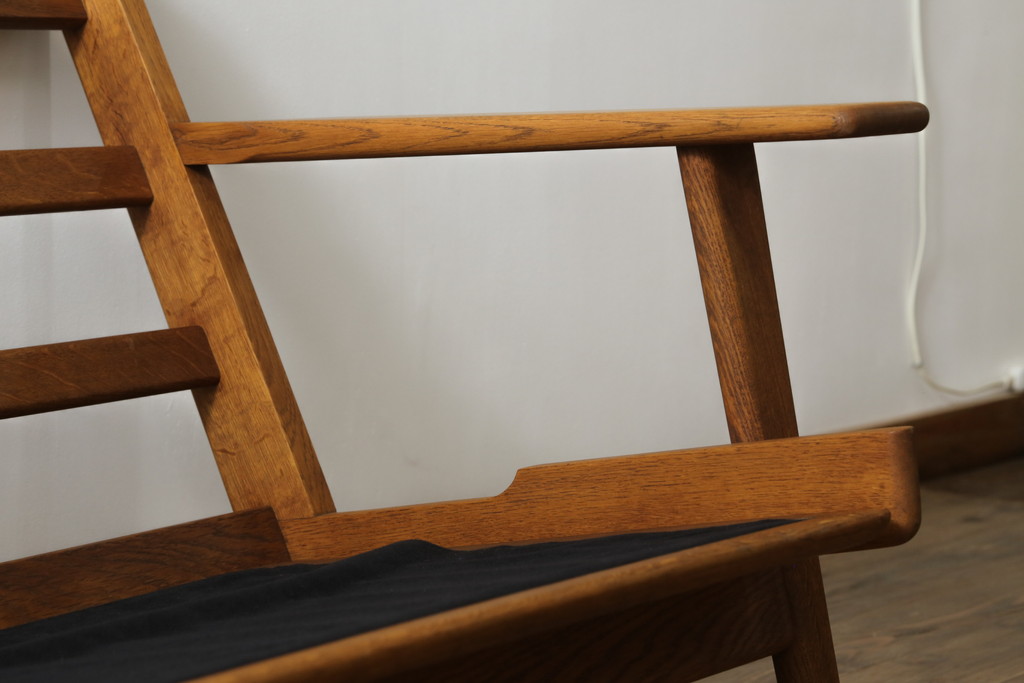 北欧ビンテージ　デンマークビンテージ　Hans J Wegner(ハンス・J・ウェグナー)　GETAMA(ゲタマ)　GE290　洗練された佇まいが目を引く3人掛けソファ(3P、三人掛け、アームソファ、トリプルソファ、3シーター、北欧、ヴィンテージ)(R-068271)