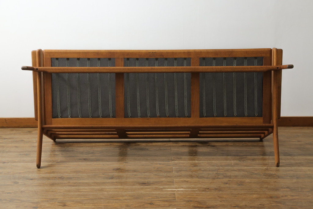北欧ビンテージ　デンマークビンテージ　Hans J Wegner(ハンス・J・ウェグナー)　GETAMA(ゲタマ)　GE290　洗練された佇まいが目を引く3人掛けソファ(3P、三人掛け、アームソファ、トリプルソファ、3シーター、北欧、ヴィンテージ)(R-068271)