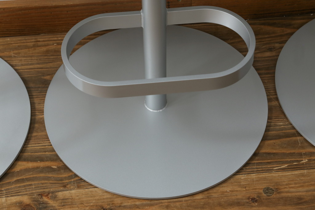 中古　短期展示品　美品　Cassinaixc.(カッシーナイクスシー)　Boomerang(ブーメラン)　シンプルで上品な佇まいが魅力のカウンターチェア3脚セット(回転椅子、ハイチェア、アームレスチェア、店舗什器)(R-073535)
